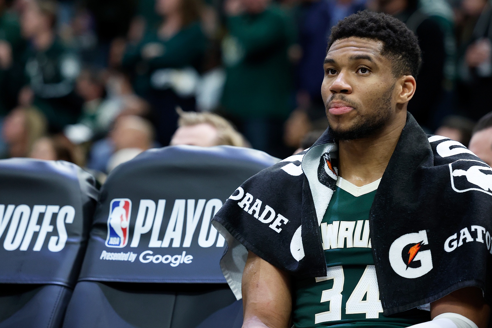 苏群：字母哥明确了自己的人设 将来如果有什么变故那责任不在他